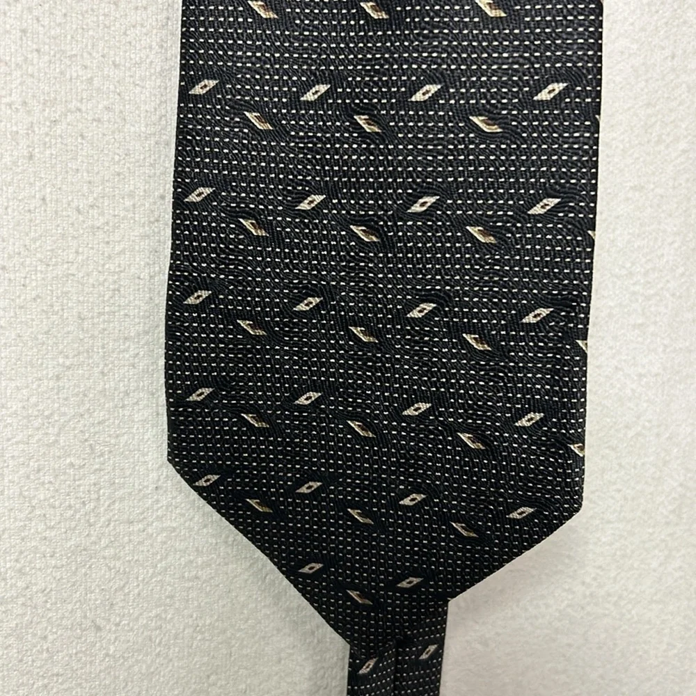 Van-Heusen Silk Men’s Ties (3) Black Blue Gray Cream Neutrals Perfect Condition